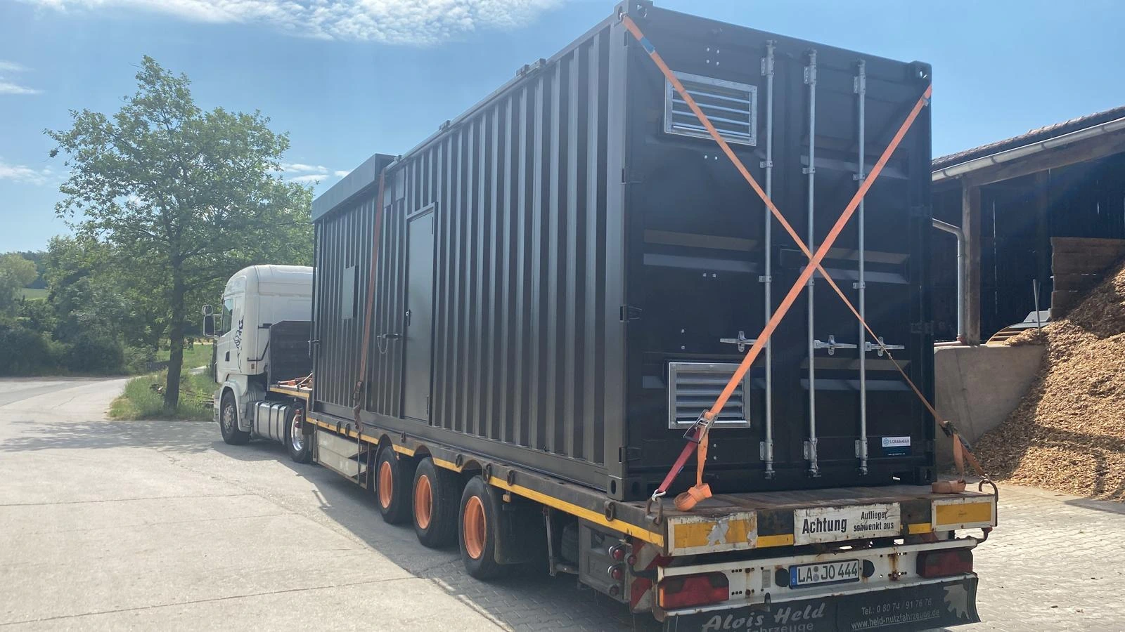 Heizcontainer auf LKW